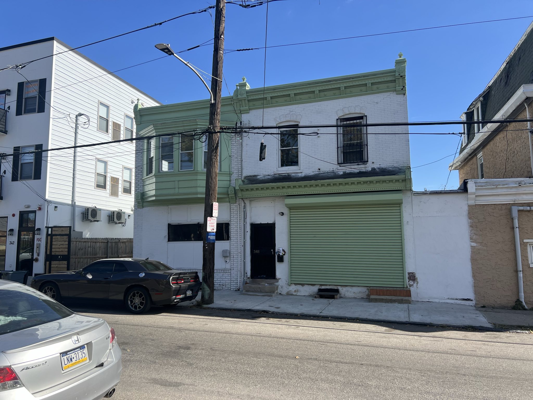 346 W QUEEN LN — photo 3