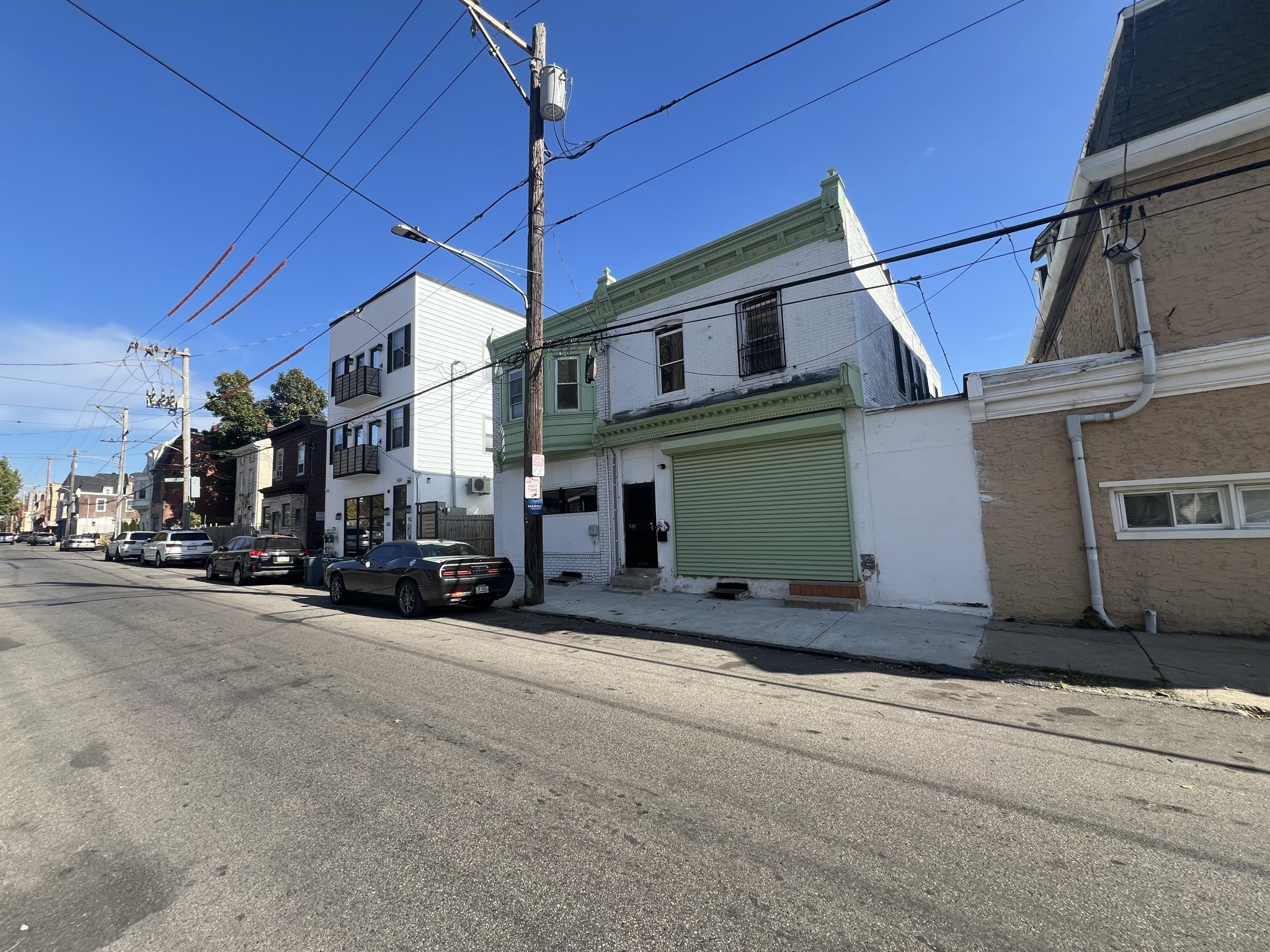 346 W QUEEN LN — photo 5