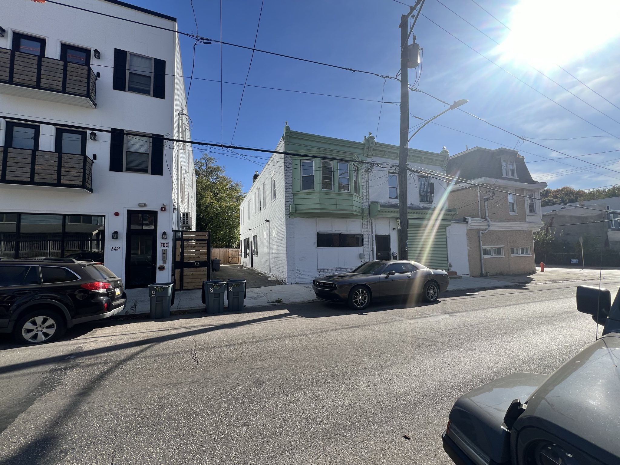 346 W QUEEN LN — photo 6