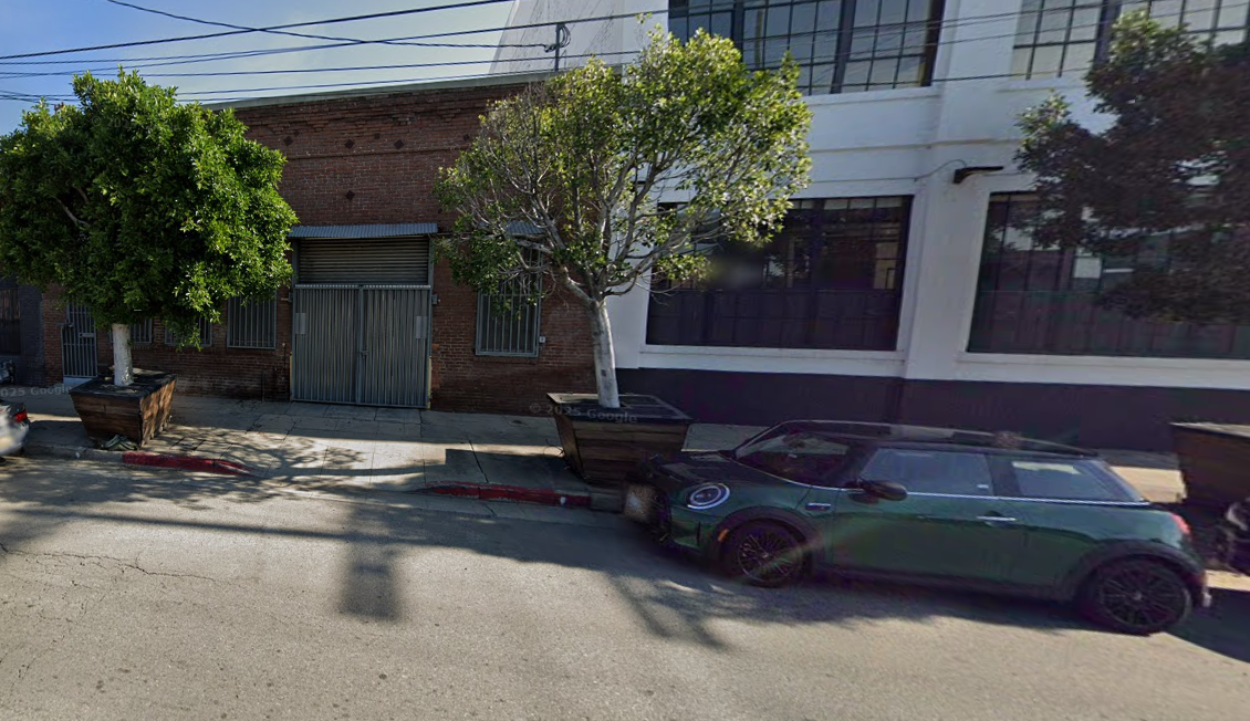 Refined Garage/Warehouse/Flex — photo 2