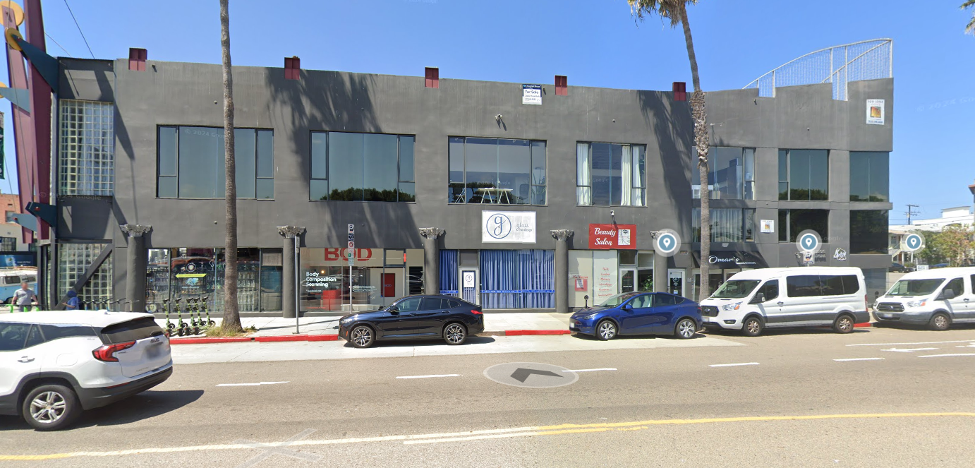 Next to Hume/Great White. Retail or Office — photo 3