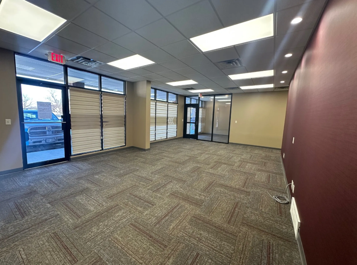4610 South 25th Street — photo 2