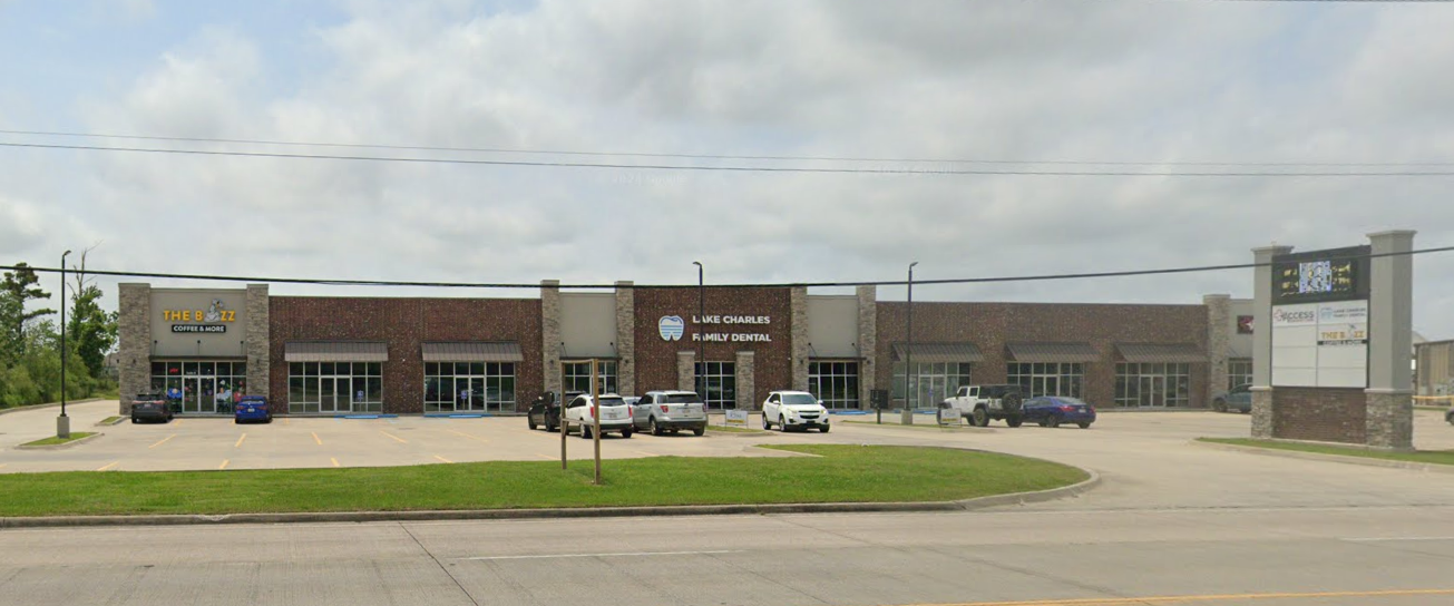 1530 E McNeese St — photo 2