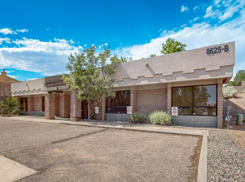 Small Class A Office Off Paseo and Golf Course — photo 2