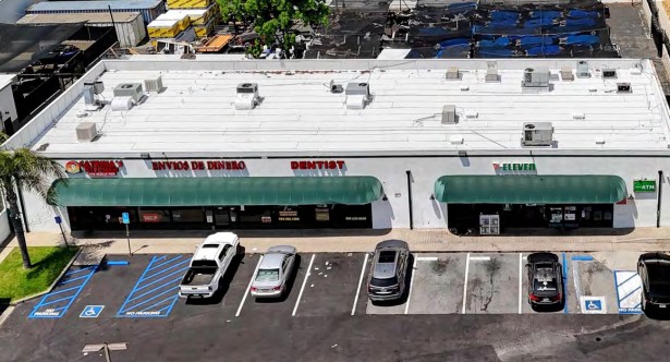 7 - Eleven -anchored Shopping Center — photo 2