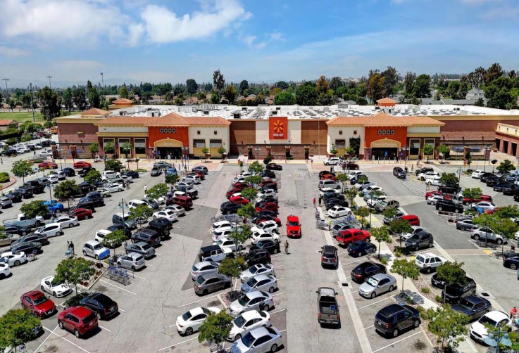 7 - Eleven -anchored Shopping Center — photo 4