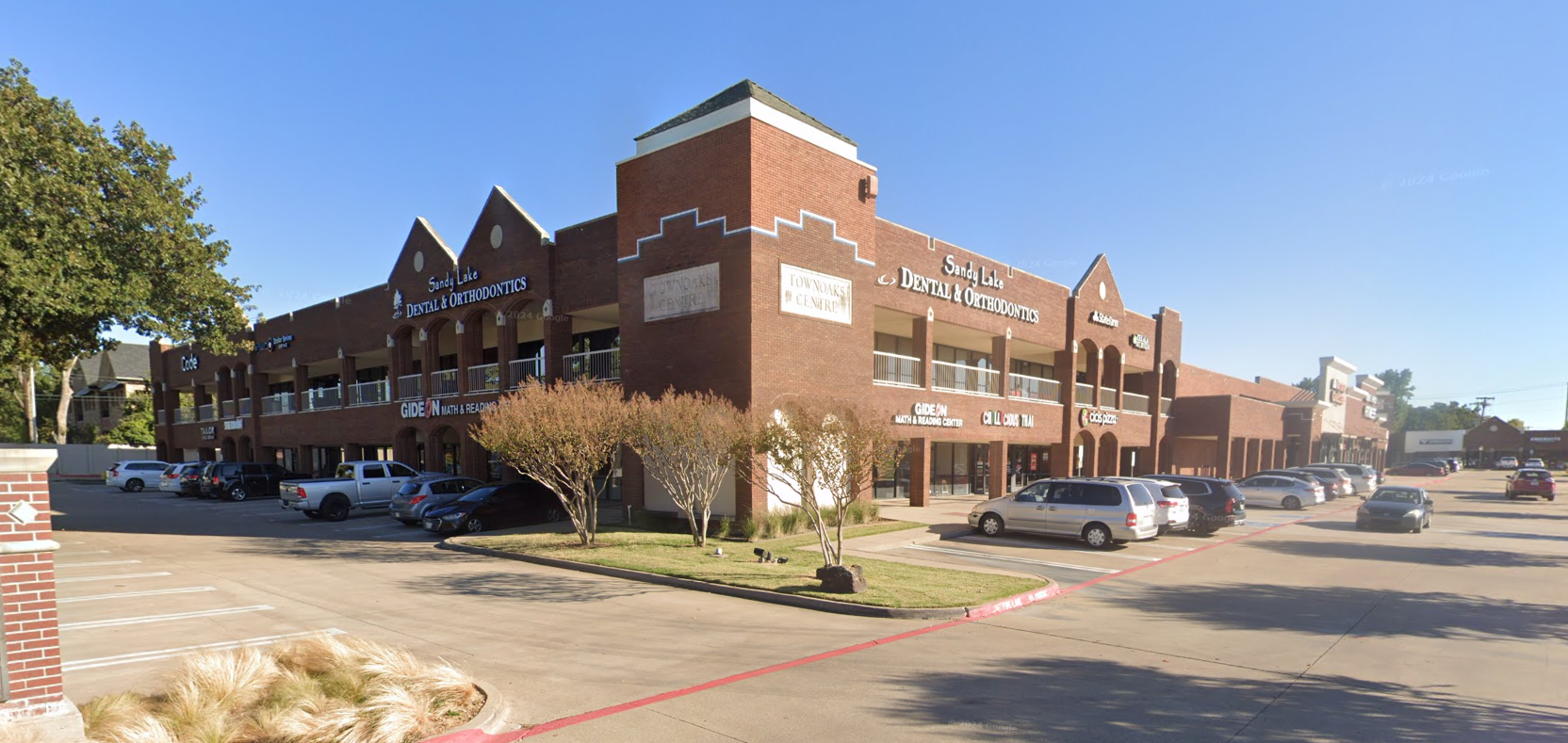 Town Oaks Centre — photo 4