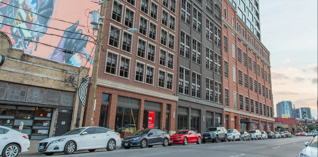 2700 Commerce St — photo 3