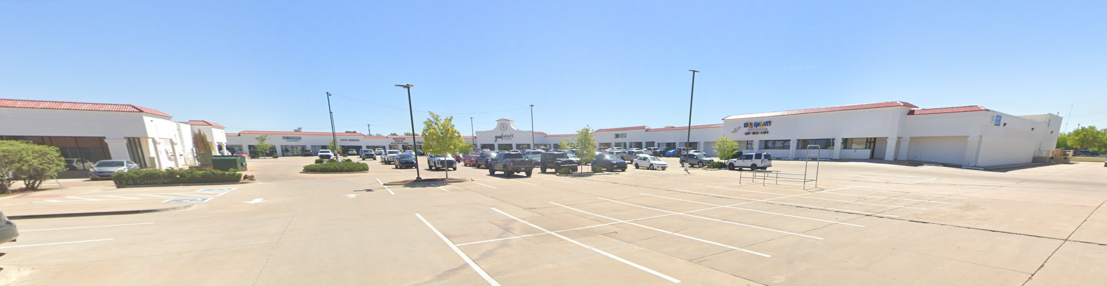 Kelly Plaza | 800-828 W Edmond Rd — photo 2