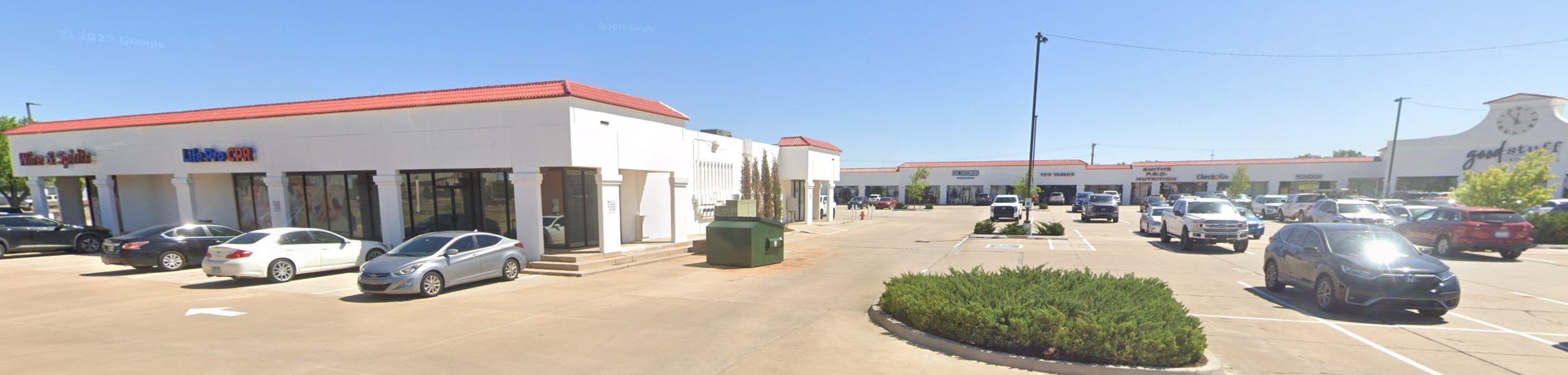 Kelly Plaza | 800-828 W Edmond Rd — photo 4