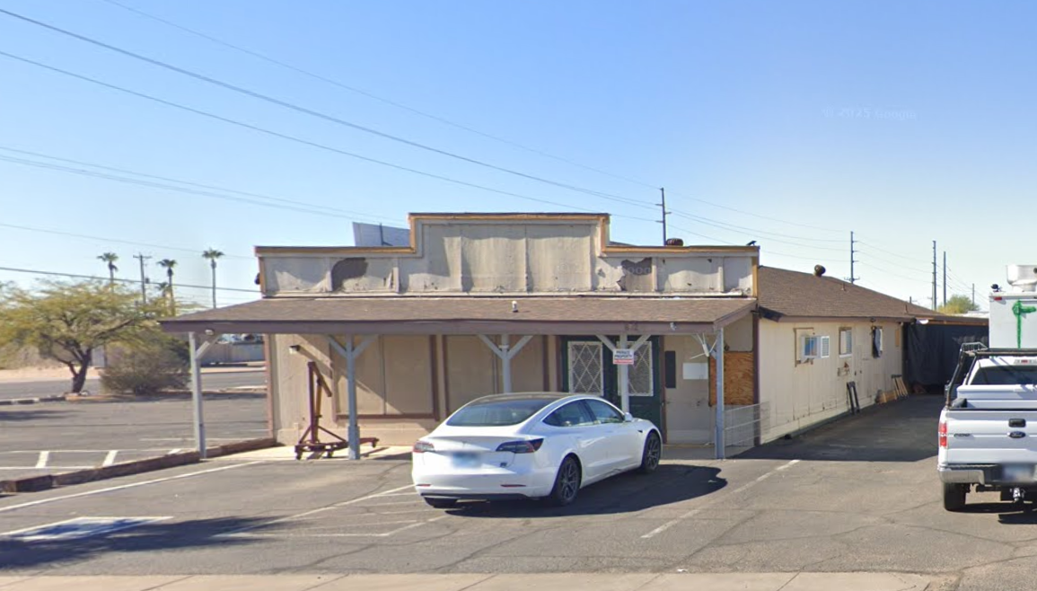 832 N Main Drive — photo 2
