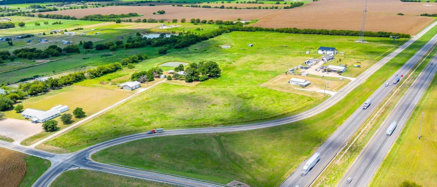 Grandview I-35W acreage — photo 2