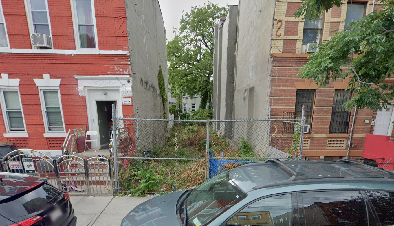 446 Linwood St — photo 2