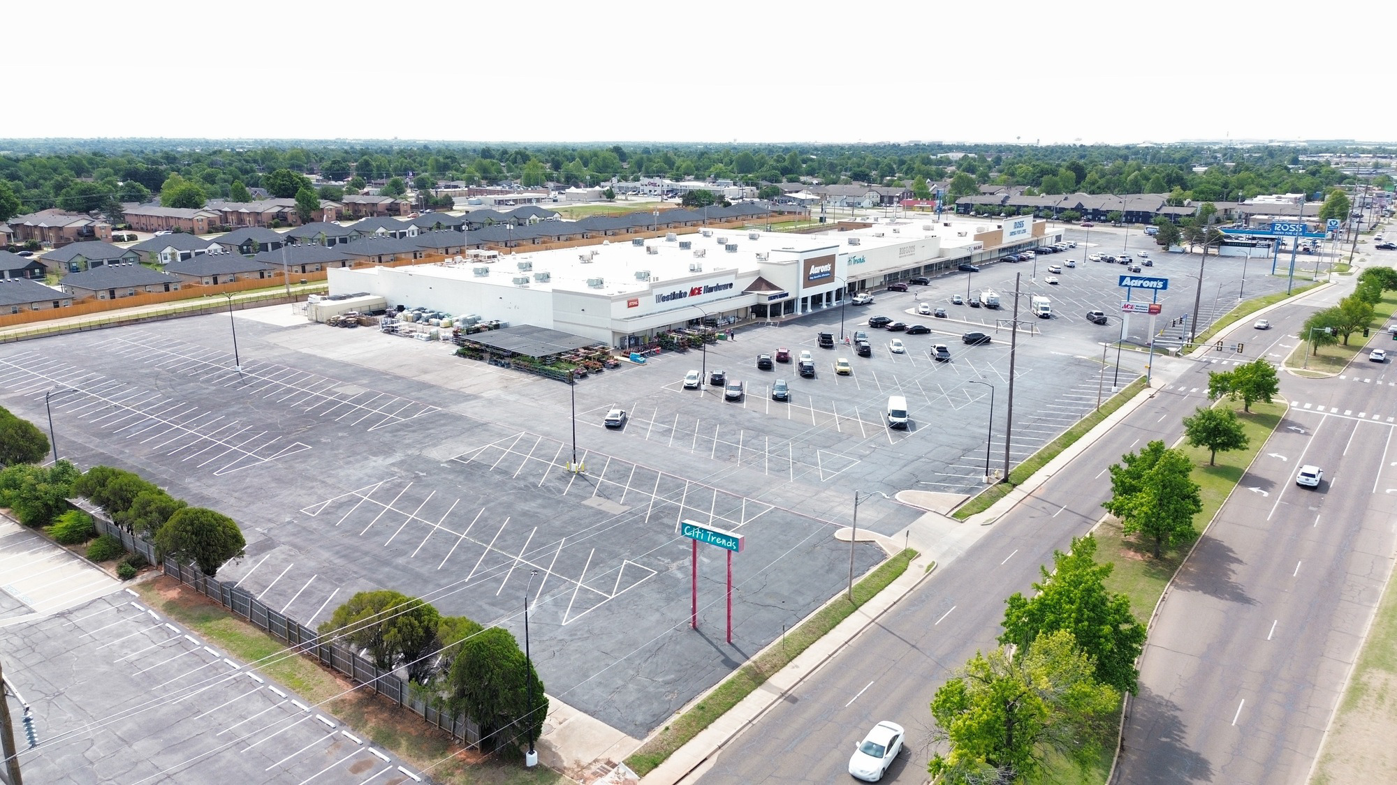 Town & Country Center | 100-200 N Air Depot Blvd — photo 6