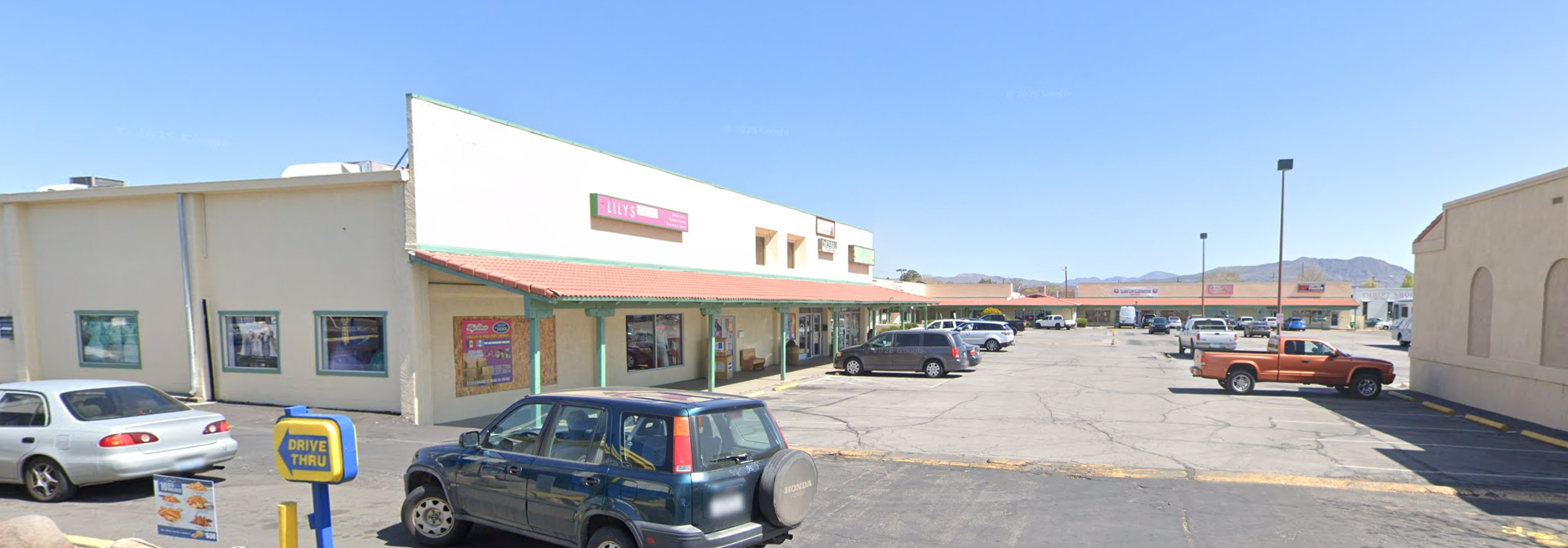 Town & Country Plaza | 1535-1609 Vassar St — photo 2