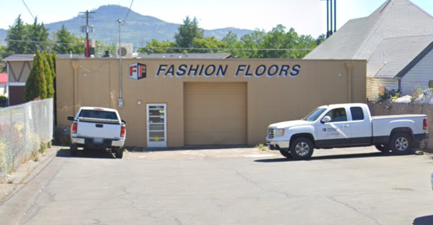 N Riverside Ave Showroom | 427 N Riverside Ave — photo 4