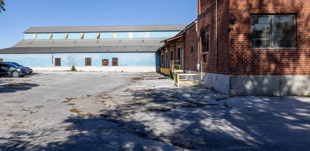 2127 Hubbard St | IndustrialBuilding — photo 2