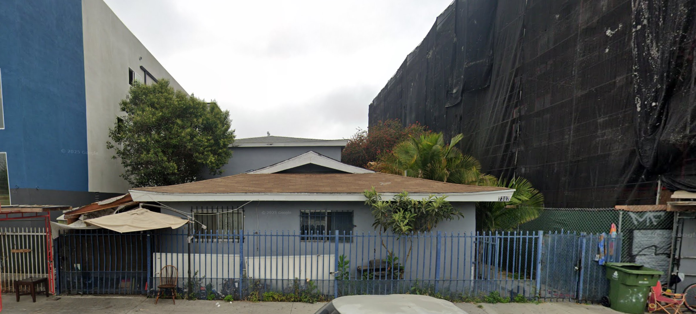 7307 S Broadway — photo 2