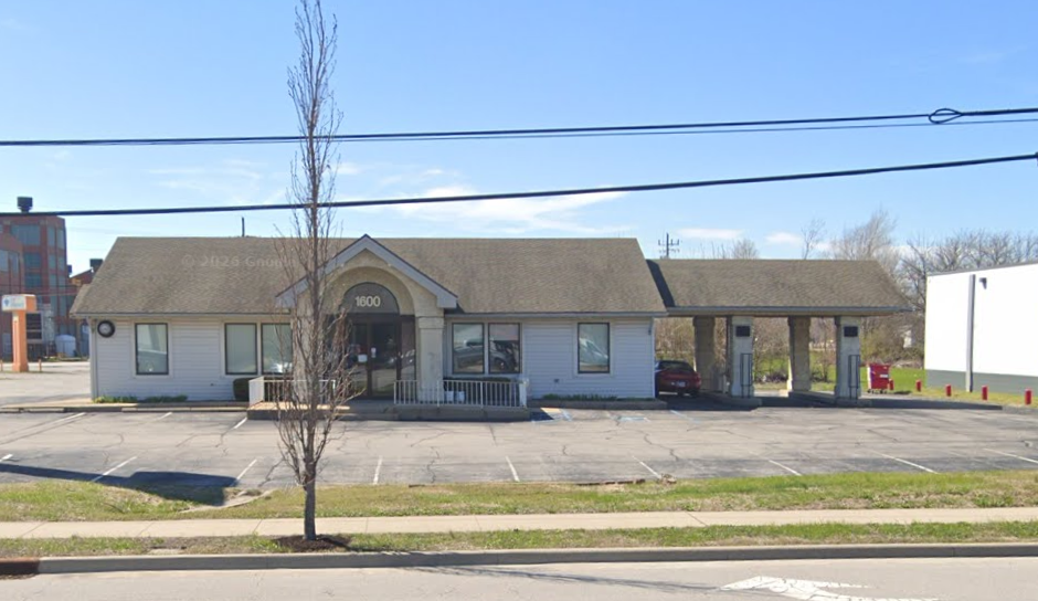 1600 Sagamore Pky S — photo 2