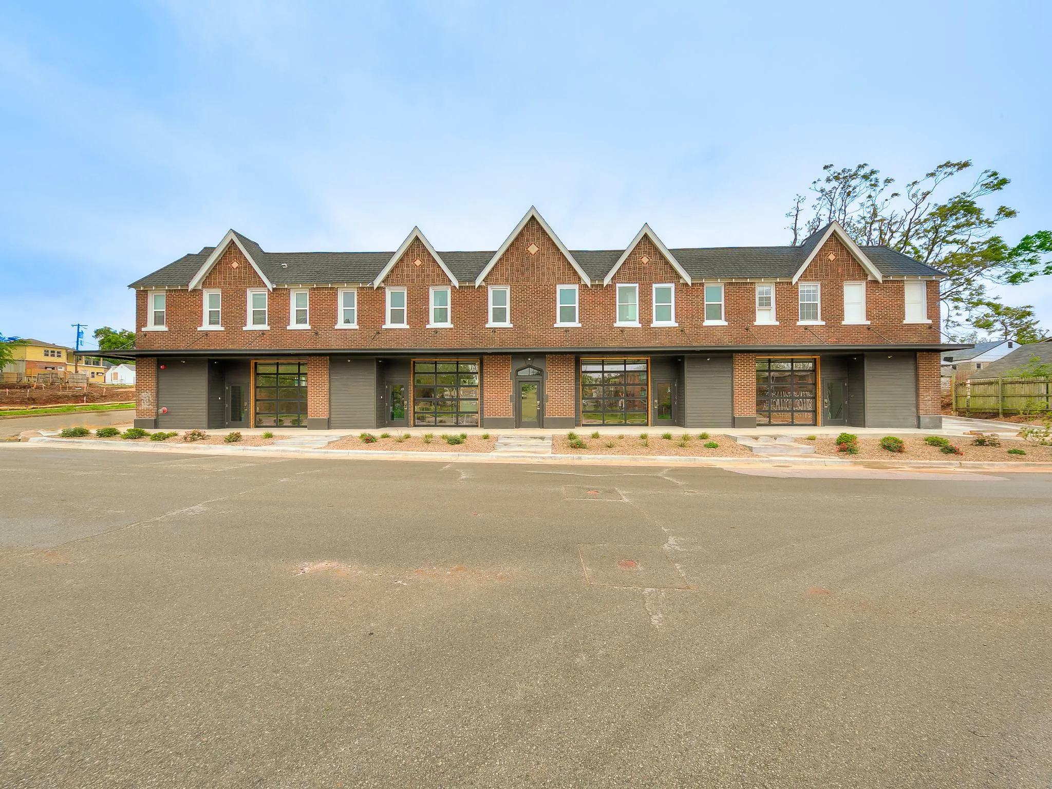 1216 N Blackwelder Ave — photo 3
