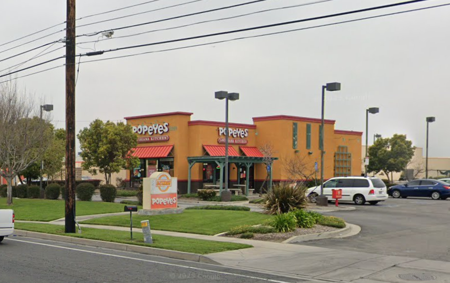 Popeyes Drive-Thru — photo 4