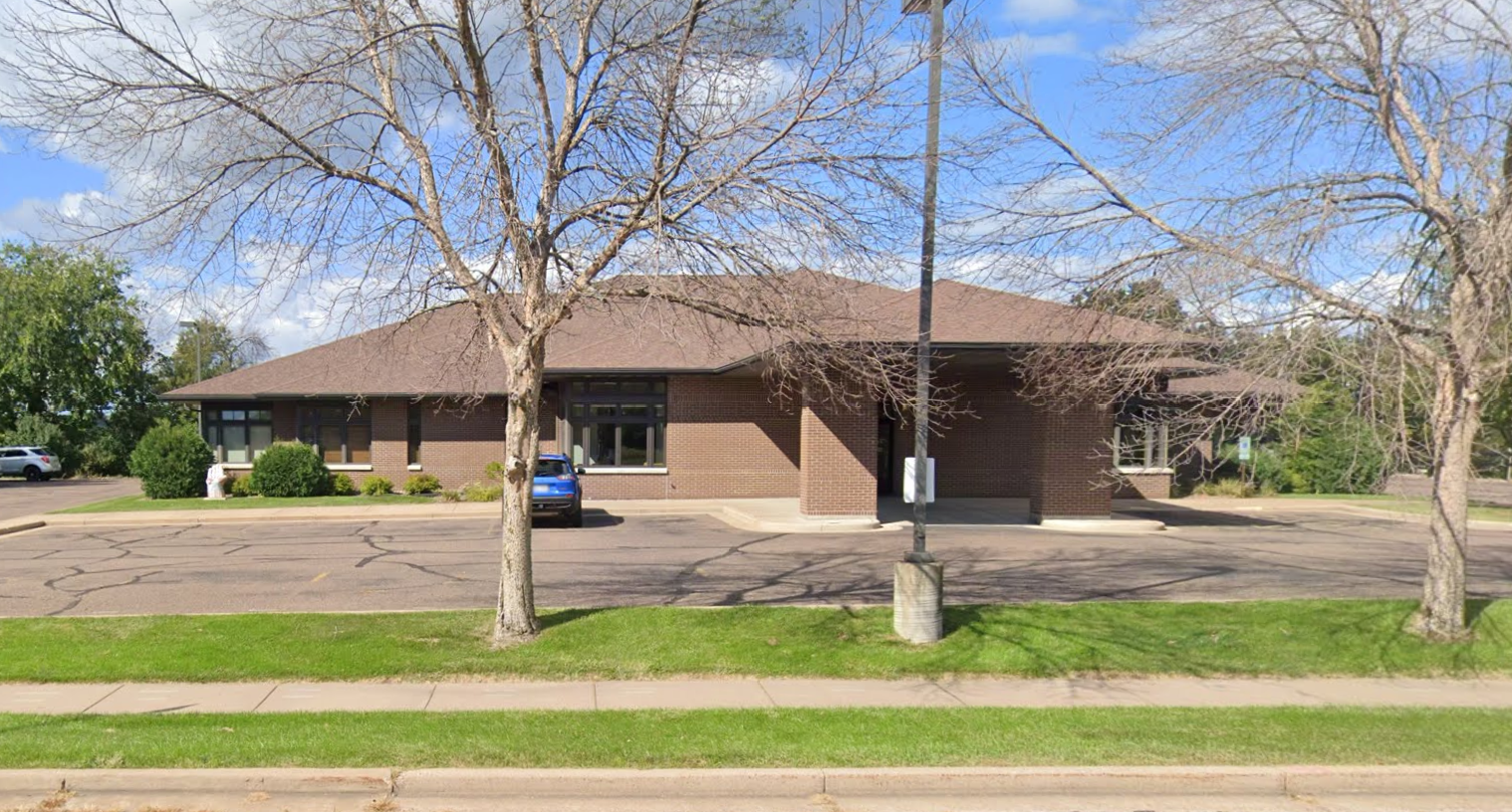 1110 Oak Ridge Dr — photo 2