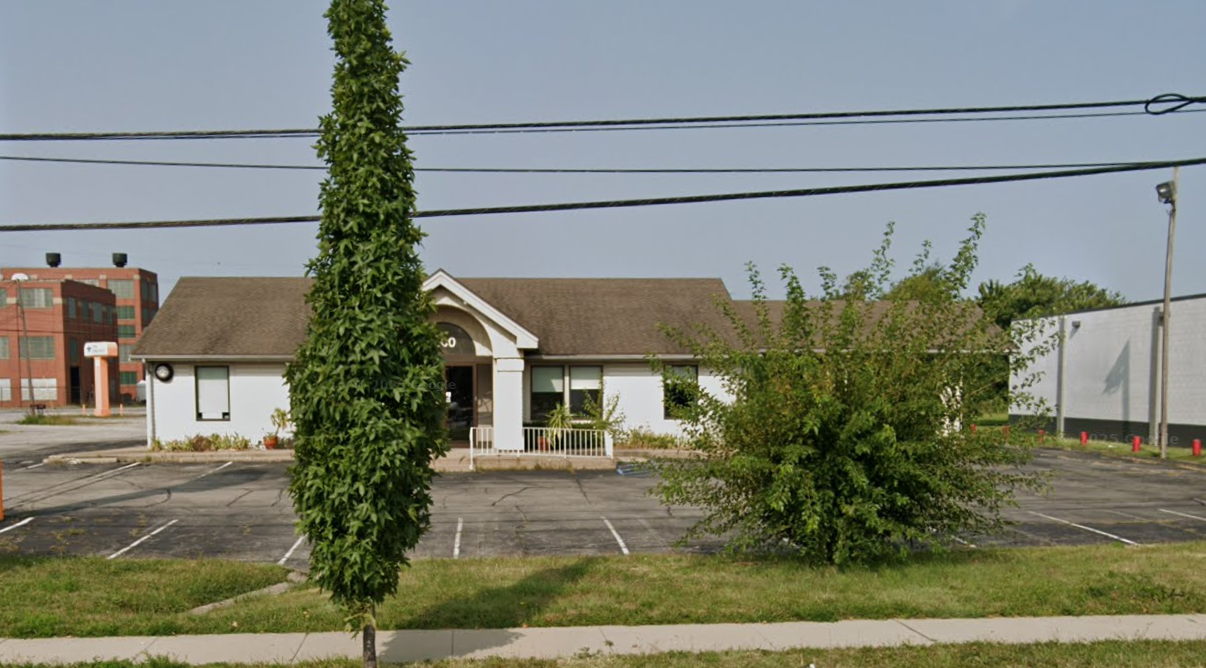 1600 Sagamore Pky S — photo 3