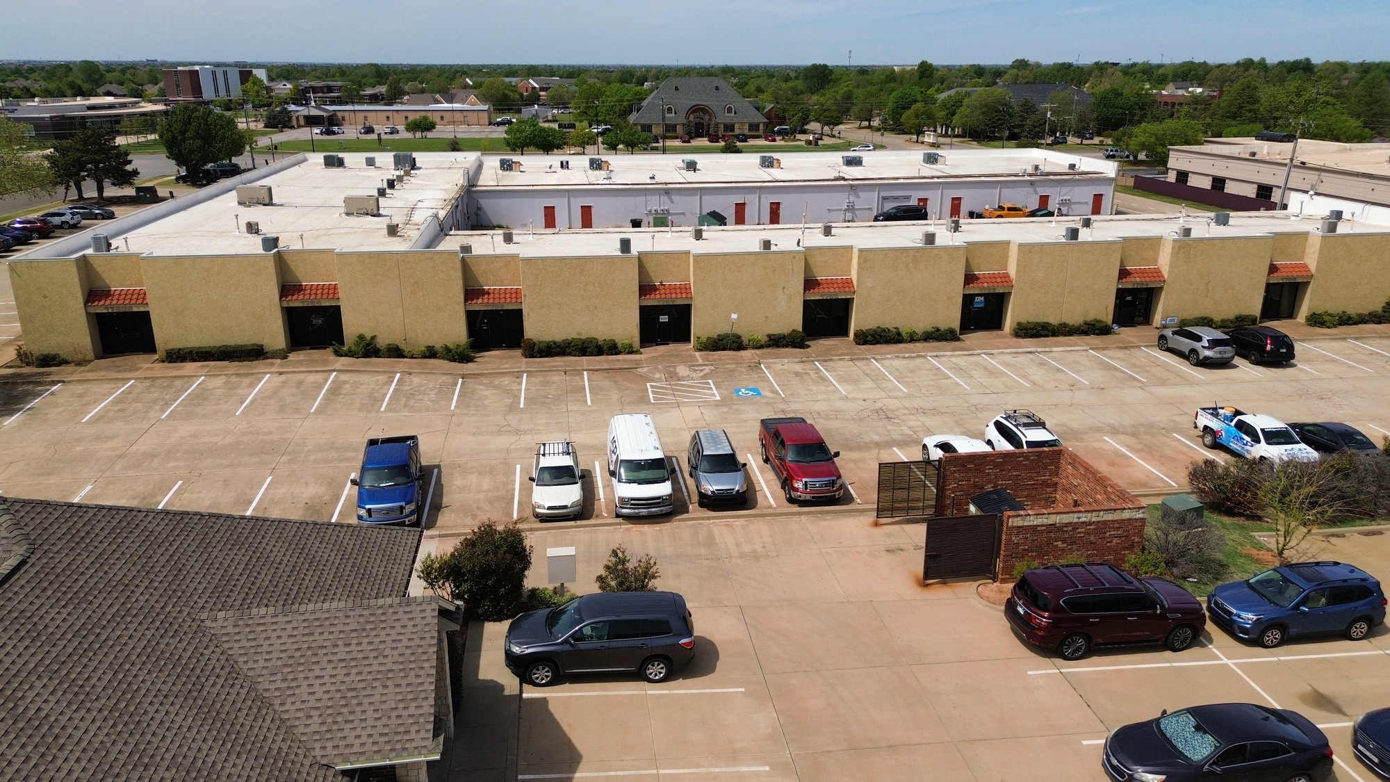 Signal Ridge Shops | 1700-1738 S Kelly Ave — photo 3
