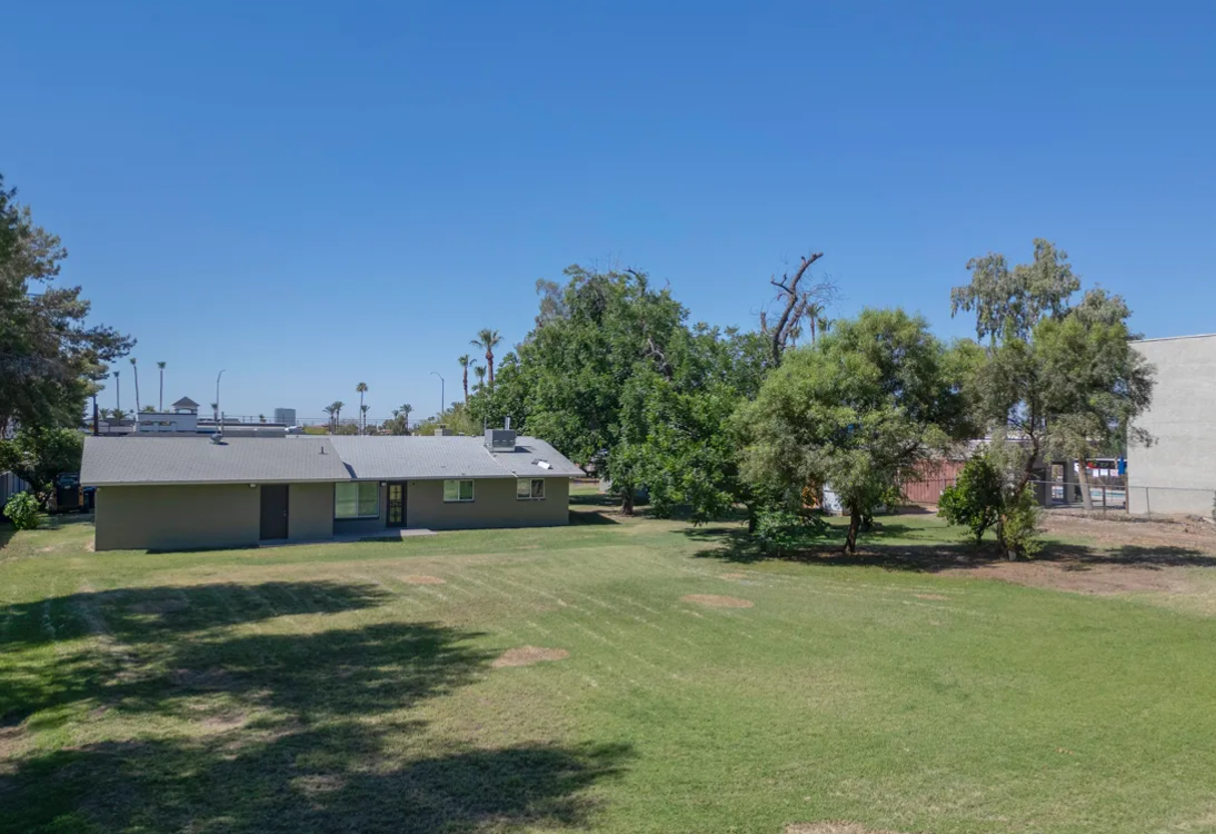 958 W Main St — photo 2